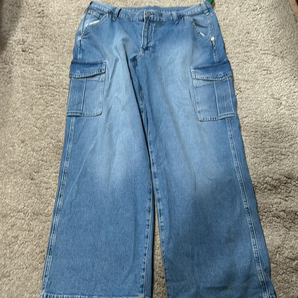 GAP Blue Cargo Jeans - Picture 5 of 6